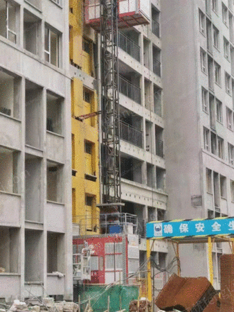 二手建筑施工电梯出售