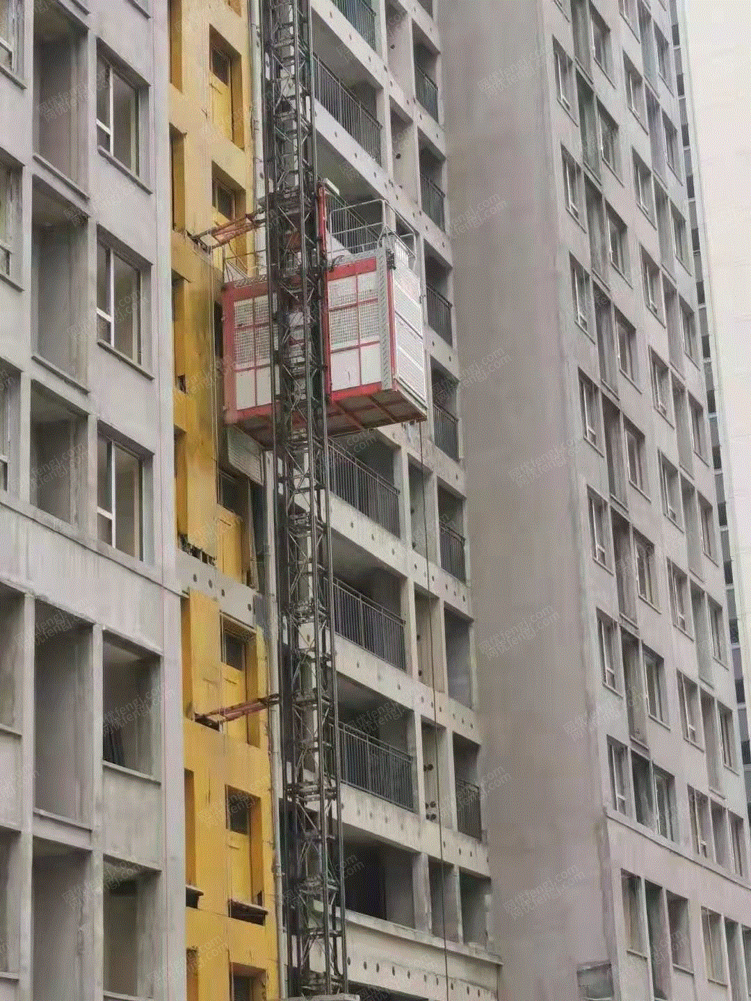 二手建筑施工电梯价格