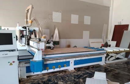 新疆博尔塔拉蒙古自治州不做了出售一批木工机械，雕刻机,封边机,打孔机各一台.买了一年左右,用了半年,看货议价.打包卖.