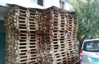 陕西西安大量出售木制托盘500多个，木箱。量大从优