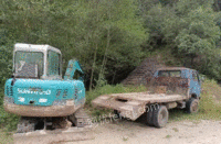 湖南岳阳在做事 的机子 废铁价高点挖掘机出售