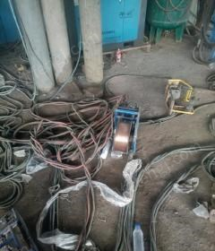 重庆万州区转行出售二保焊机3台(350的1台,300的2台)，螺杆空压机1台，喷砂机1台，活动板房,等