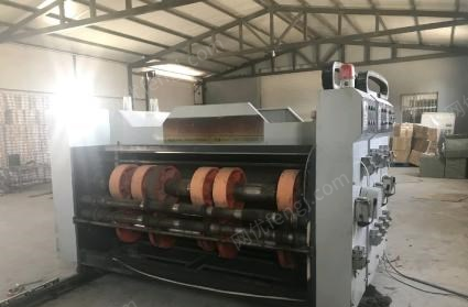 新疆阿勒泰工厂倒闭，免版模切成型水性印刷纸箱机出售