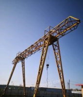 甘肃张掖出售二手闲置10吨龙门吊 ,全长23米，内跨13米，两侧各外悬五米。道轨是38道轨，总长度87.5米