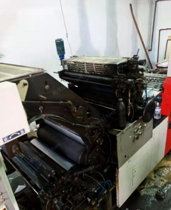 山西运城转让四开印机一台,对开裁纸机一台