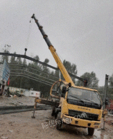 河南濮阳转让新飞工吊车自重13吨，裸车。