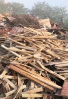 常年回收家具厂木料刨花工地木板实木废料各种木材