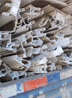 大量回收塑钢毛料