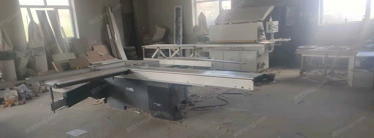 黑龙江齐齐哈尔出售木工设备半自动封边机，锯床等  用了三年,能正常使用,看货议价  打包卖.
