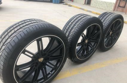 河南郑州保时捷卡宴轮胎轮毂一套出售