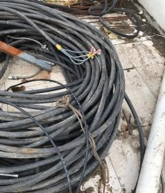 北京昌平区出售二手25平四芯的国标电缆线,约有一百多米,看货议价.打包卖.