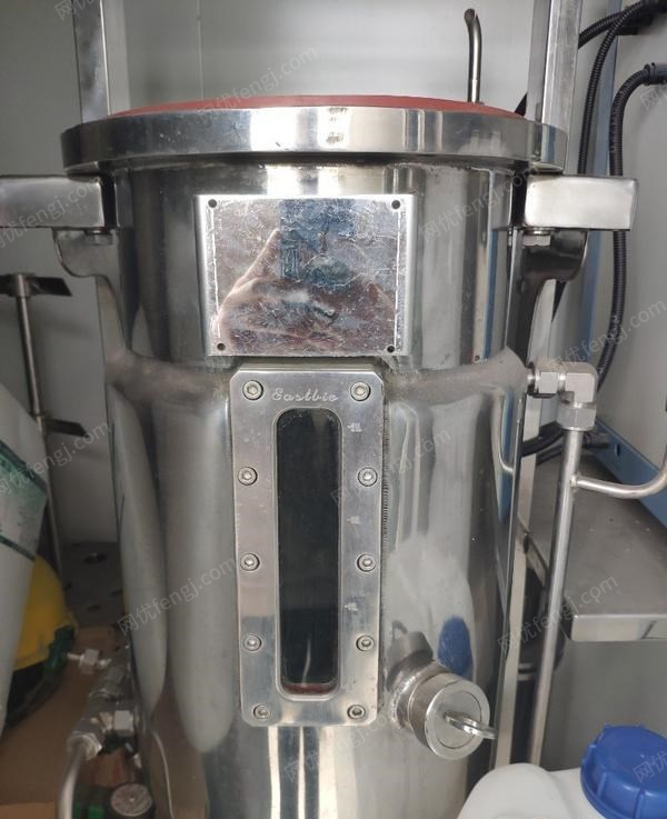 湖北荆州转让1台机械搅拌不锈钢酶解罐型号:GUE-30C型  2台自动机械搅拌不锈钢发酵罐型号:GUJS-200C型GUJS-50C型   1台油水分离机