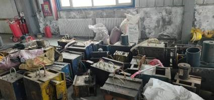 新疆乌鲁木齐出售14台注塑机及模具  用了十多年  能正常使用,看货议价,打包卖