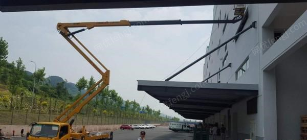 重庆万州区转让16年徐工28米混合臂高空作业车  国四的,手续齐全,看货议价.
