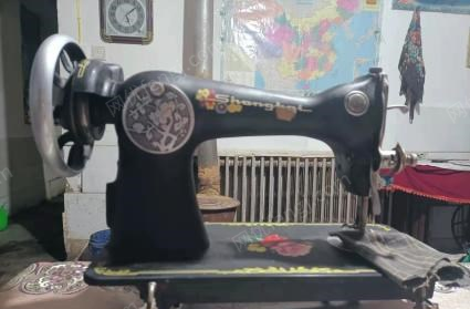 新疆阿勒泰60年代的上海牌缝纫机出售
