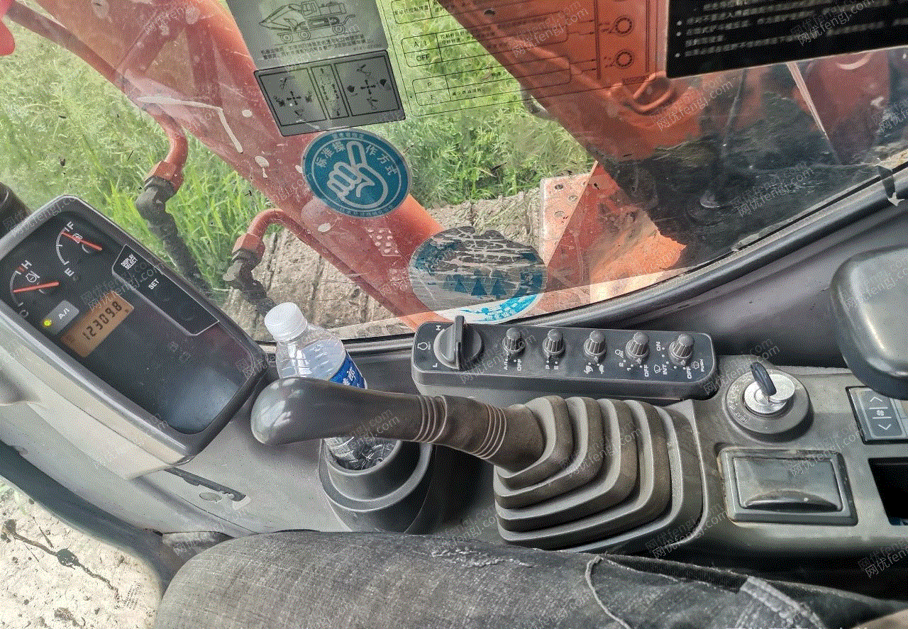 二手挖掘机出售