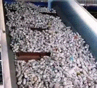 大量回收各种饮料瓶，纸壳