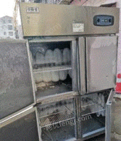 湖北荆门餐馆厨具出售，四门六门冰箱，蒸饭车，操作台冰柜等