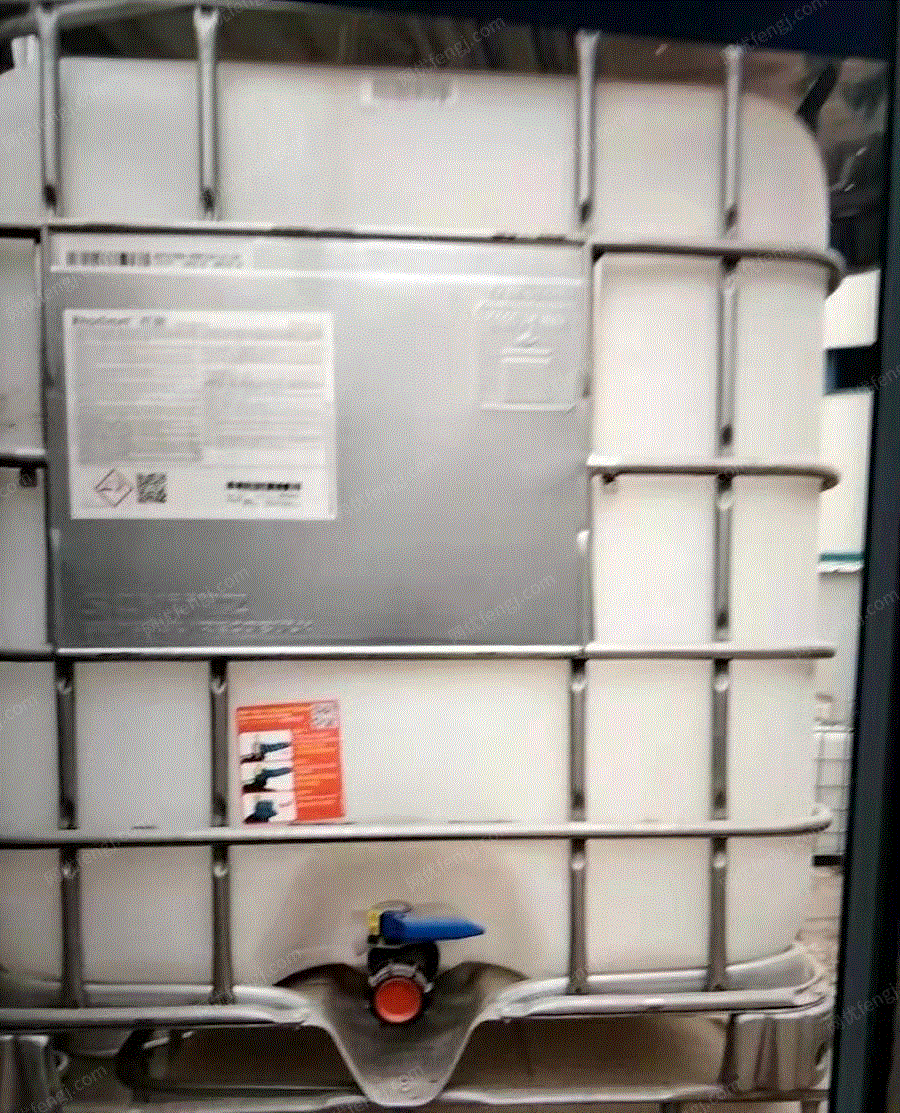 出售一次性白色吨桶 ，体积1m×1m2 ，几乎全新