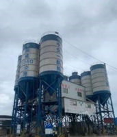 海南海口不用了出售2套13年搅拌站生产线180中联产  带八个三百吨水泥罐,能正常使用.看货议价,打包卖.