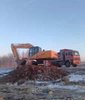 黑龙江齐齐哈尔冬季正在干活的龙工235挖掘机出售