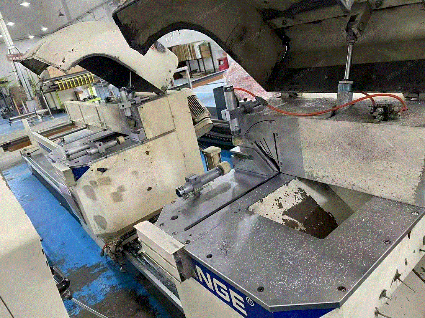 综合整厂回收商处理型材数控切割机2台，具体看图
