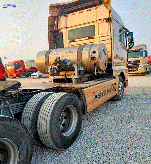 市场现货天然气豪沃T7双驱430马力二手牵引车