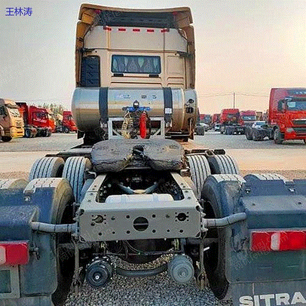 市场现货天然气豪沃T7双驱430马力二手牵引车