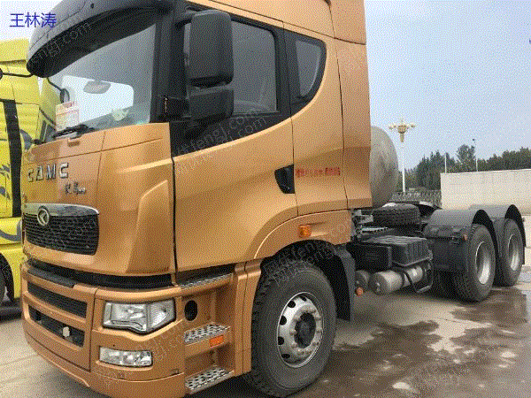 市场现货天然气豪沃T7双驱430马力二手牵引车