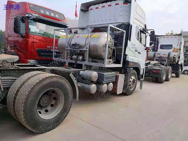 市场现货天然气豪沃T7双驱430马力二手牵引车