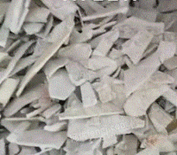大量回收毛管料带铁塑钢破碎料