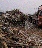 大量回收方木模板废旧木料