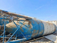安徽阜阳出售4个100吨水泥罐子，放倒了