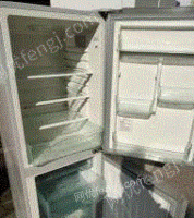 上海崇明县自家用的，八成新的冰箱出售