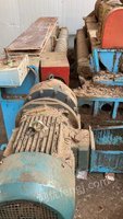 木业公司出售削皮机1台（把木头卷成皮子）磨刀机1台 具体看图片