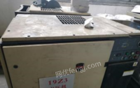 上海金山区转让闲置广州恒星品牌冷冻机组（110kw）一套，英格索兰空压机三台3m3/h，0.8mpa.实验室通风柜3个