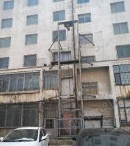 辽宁营口出售1个闲置三层货梯，用了四年,店内用来运送家电，电机未修过　