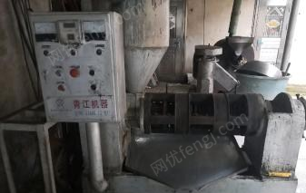湖南衡阳本人因另寻发展现出售全套榨油设备 青江牌榨油机110型，离心过滤机两个。