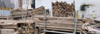 山西太原出售工地使用8*8木方，，1米到4米都有  现货十多吨,4-5分厚30脚踏板100多张 看货议价.