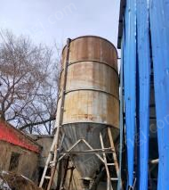 黑龙江哈尔滨出售水泥罐一个是30吨，一个是50吨