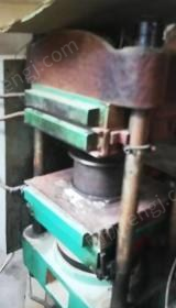 山东青岛出售自己使用的橡胶设备一台炼胶机12寸的  一台一百吨的平板硫化机  一台五十吨的平板硫化机