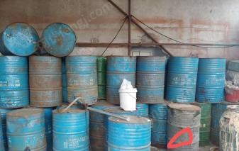 吉林延边朝鲜族自治州低价处理200升大铁桶、塑料桶（200升的和50升的）