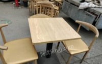 山东淄博低价出售九九新饭店用品，桌椅板凳，冰柜保鲜柜，厨房设备