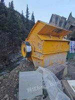 重庆地区现货出售矿用二手破碎机多台