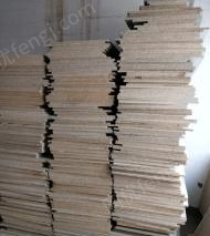 内蒙古巴彦淖尔出售颗粒板下角料，尺寸长1米2，宽有50.60.70的都有。大约有上千块,看货议价.