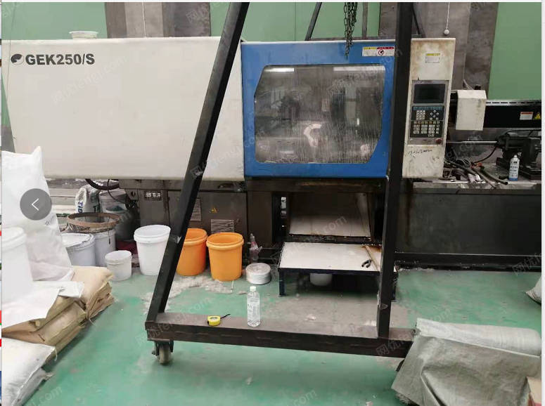 塑料桶厂处理金鹰3000g/500g伺服注塑机1套，全套模具，2台自动丝网印刷机（几个人合伙的），河北通达13年650双螺杆造粒机1套，自己的