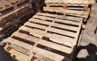 内蒙古呼和浩特因本厂规范用具出售8成新木制托盘 上千个
