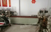 重庆涪陵区出售8成新一套塑钢门窗机器设备（四位焊机一台，下料机一台，v口机一台，压条机一台。）
