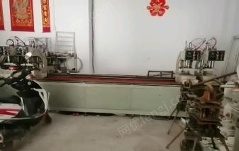重庆涪陵区出售8成新一套塑钢门窗机器设备（四位焊机一台，下料机一台，v口机一台，压条机一台。）