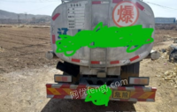 内蒙古赤峰双仓油罐车出售！